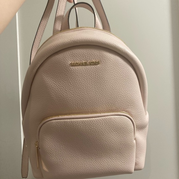 NWT Michael Kors Erin backpack - Picture 3 of 4